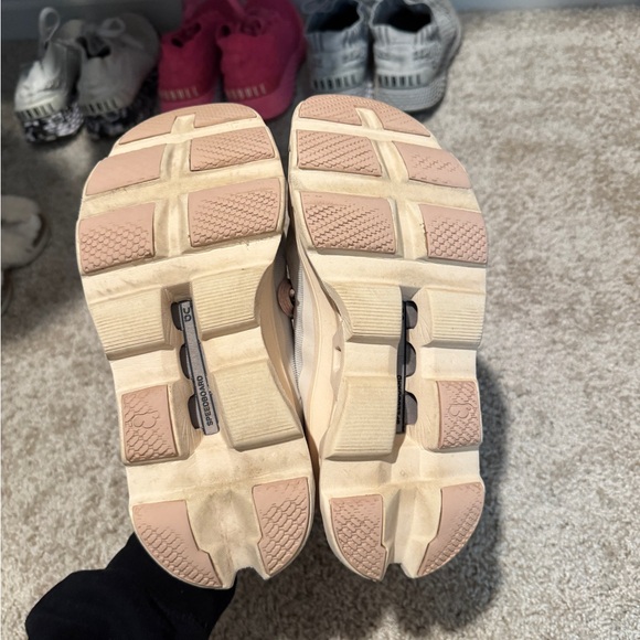 On Running Women's Pink Running Shoes - Picture 3 of 4